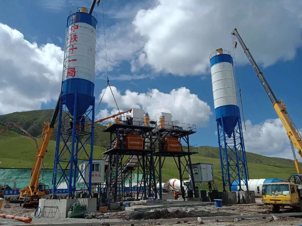 Indonesian customer purchases Aosenqi Machinery HZS120 concrete batching plant on site