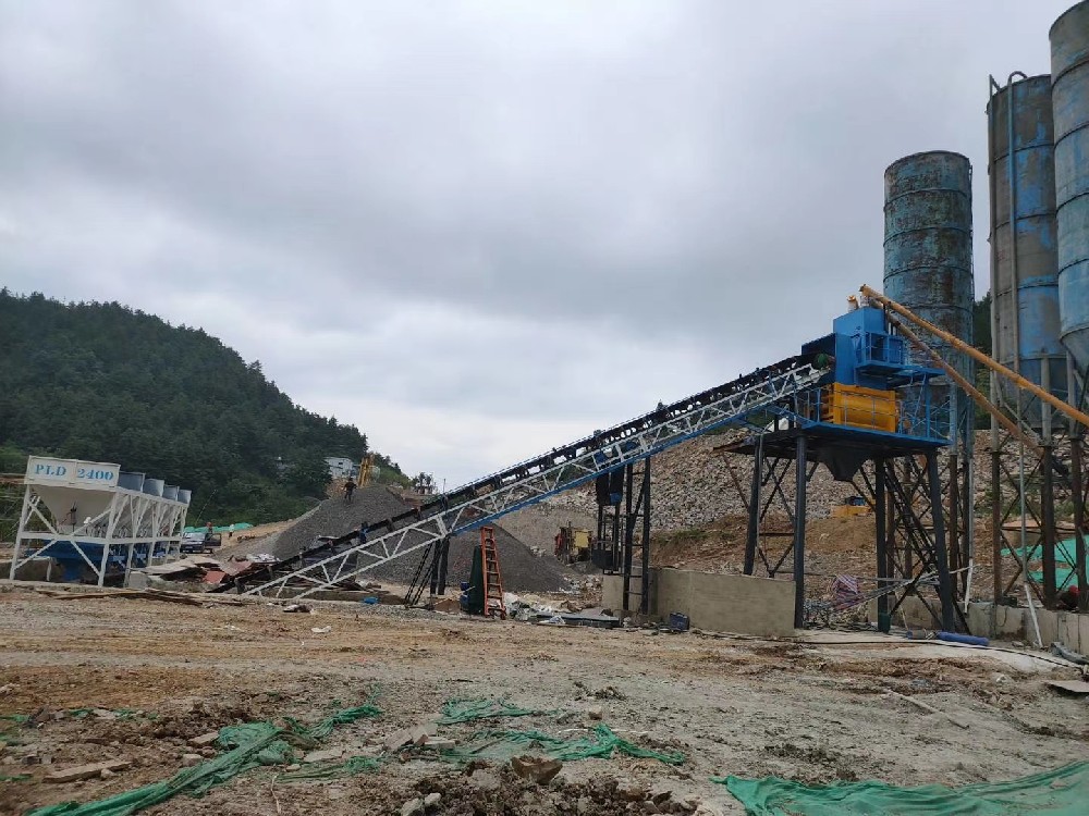 Armenia purchases HZS75 concrete batching plant site in Aosenqi